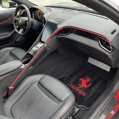 Für Ferrari Fußmatten Maßgeschneiderte Ferrari Teppichmatten aus Velours mit individueller Naht