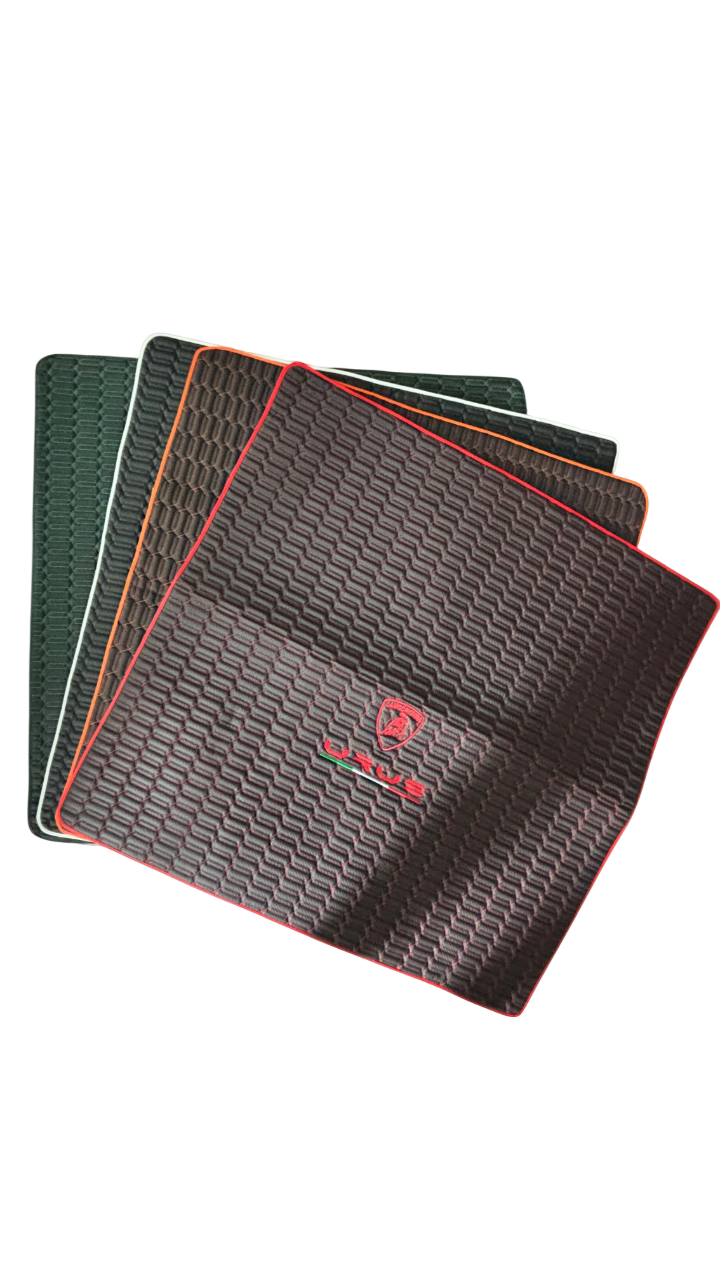 Lamborghini Urus Fußmatten Set Leder Kissen Kofferraummatte