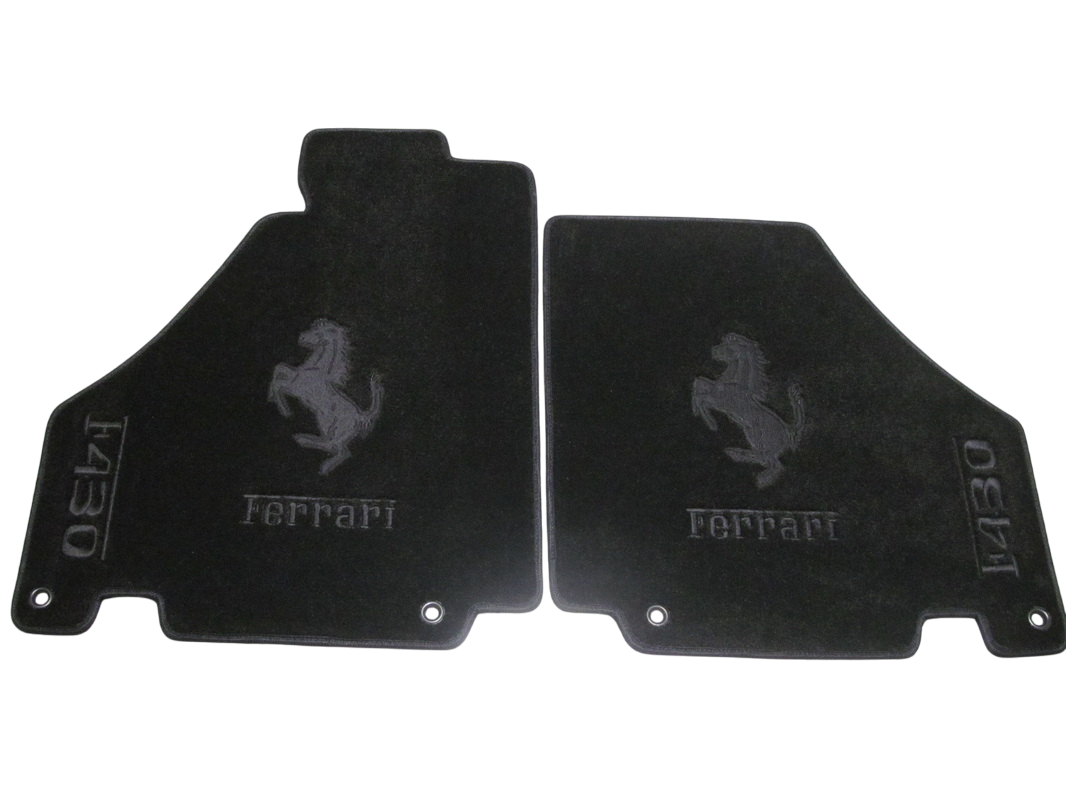 Für Ferrari Fußmatten Maßgeschneiderte Ferrari Teppichmatten aus Velours mit individueller Naht