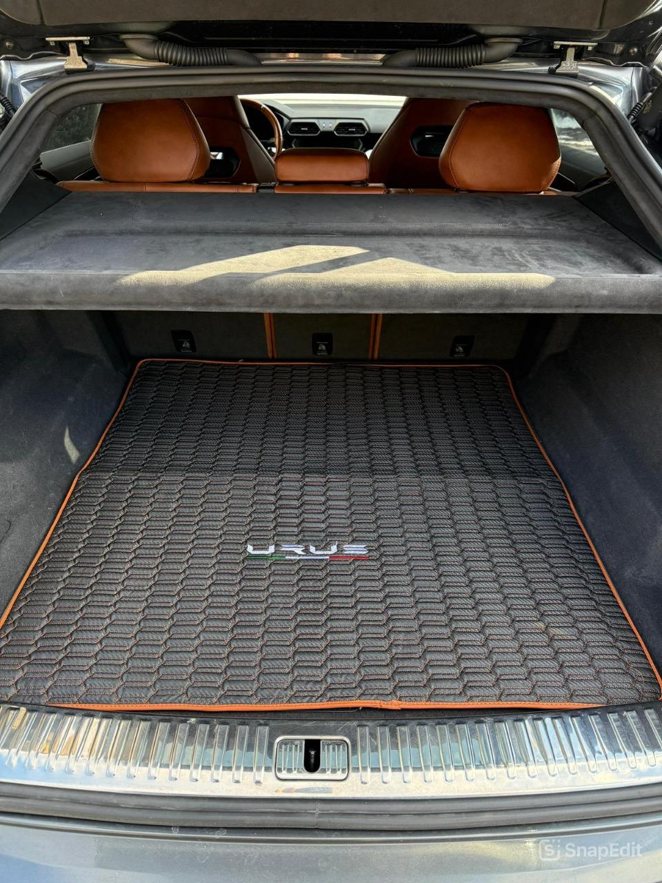 Lamborghini Urus Fußmatten Set Leder Kissen Kofferraummatte