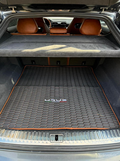 Lamborghini Urus Fußmatten Set Leder Kissen Kofferraummatte