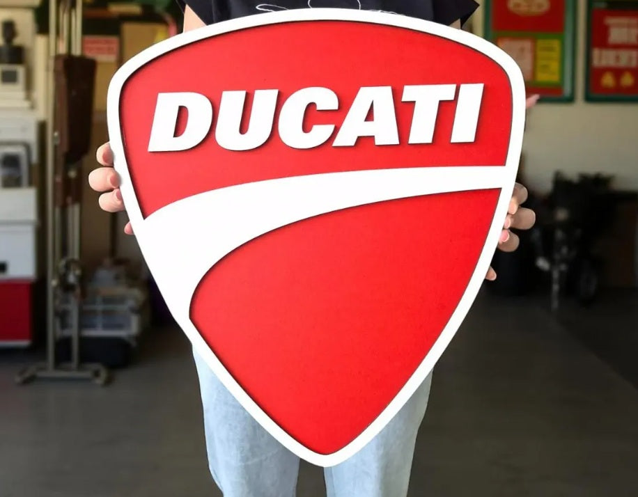 Ducati Wandschild für die Garage – Premium Wanddekoration für Auto- und Motorradliebhaber